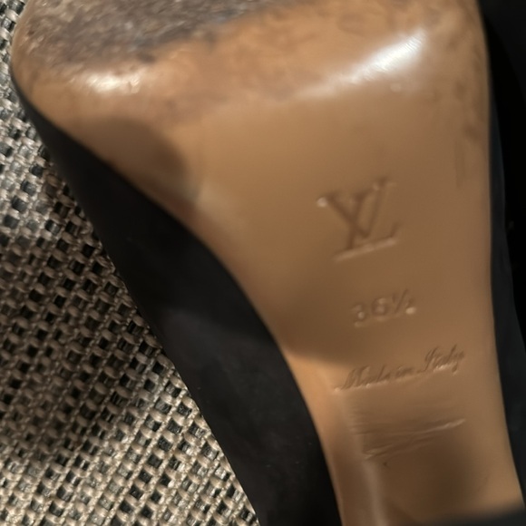 Louis Vuitton 🎉host pick🎉Black Suede Varennes Strap Platform Pumps - Picture 11 of 12